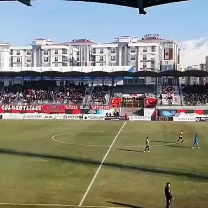Vanspor - Karacabeyspor maçı oynandığı esnada kale arkasında kurban kesildi