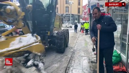 Bayburt'ta kar kalınlığı 80 santimetreyi aştı