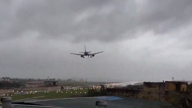 VIDEO: चेन्नई एयरपोर्ट पर हलक में फंसी विमान में बैठे यात्रियों की जान जब रनवे टच कर गो अराउंड का मिला आदेश