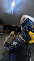 İş yeri personeli tarafından çok sevilen pompacı ablayı motoru ile turlamaya çıkartan motorcu 😅