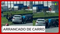 Vídeo mostra taxista sendo sequestrado em plena luz do dia em Salvador (BA)