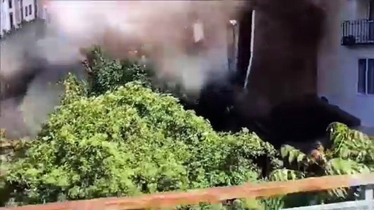 Building collapses in Spain (video)