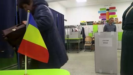 Romênia vota em legislativas com possibilidade de vitória da extrema direita
