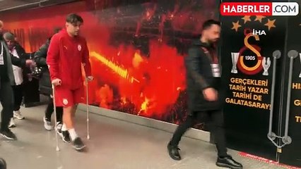 Galatasaray'da korkutan sakatlık: Yıldız futbolcu, sahayı sedyeyle terk etti
