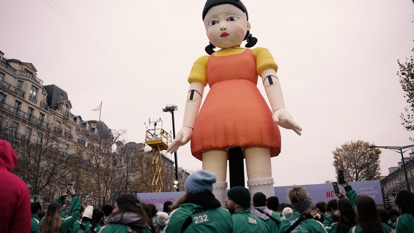 Squid Game sur les Champs-Élysées : à l'intérieur du 1,2,3 soleil géant de Netflix