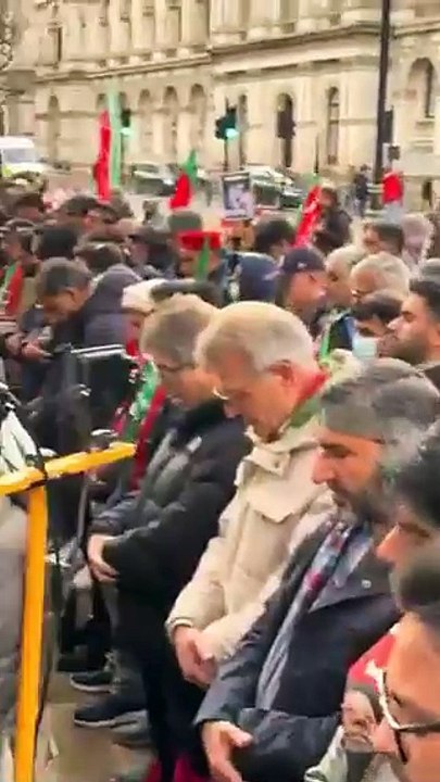 شیر الوزیری - لندن میں اسلام اباد کے شہیدوں کا غاٸیبانہ نماز جنازہ ادا کردیا۔ - 1100564135109953(SD)