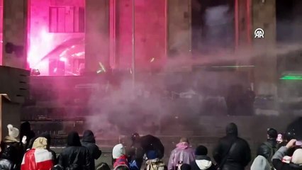 Gürcistan'da AB yanlılarından protesto: Parlamentonun önü kuşatıldı