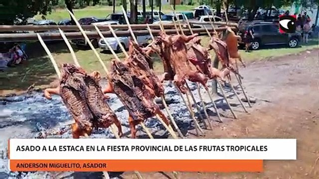 Asado a la estaca en la Fiesta Provincial de las Frutas Tropicales