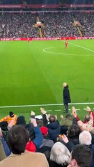 Di ejek Pendukung Liverpool Karena Kalah, Pep Guardiola Menunjukkan Gesture angka 6 Dari Tangan nya