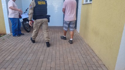 Homem é preso após ameaçar de morte a vizinha em Corbélia; uma arma foi apreendida