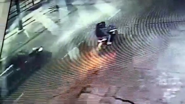 Desconocidos a bordo de camioneta le roban motocicleta a pareja en SPS