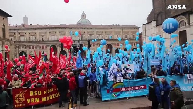 Sciopero generale, a Bologna migliaia al corteo di Cgil e Uil