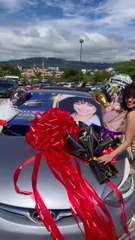 Hondureña se auto regala un carro tras graduarse de la UNAH