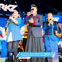 ប្លែក ១៨០ ដឺក្រេ! កំពូលតារាចម្រៀងប្រុស ៣ រូប លេងស្ទីលខោភ្លីសេខ្មៅអាវធំ ស្បែកជើងខ្មៅ-កវែង ម្នាក់ៗសង្ហាណាស់