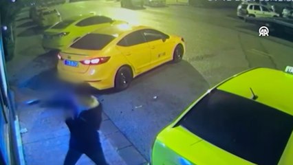 16  Yaşındaki çocuk, çağırdığı taksi gelmeyince durağa silahla saldırdı