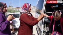 Hatay'da 4 Çocuk Annesi Kadın Şoför, 14 Yıldır Öğrenci Servisi Taşıyor