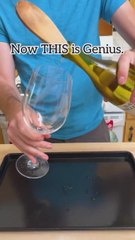 La ingeniosa manera de sacar el corcho de la botella cuando no tienes un sacacorchos a mano