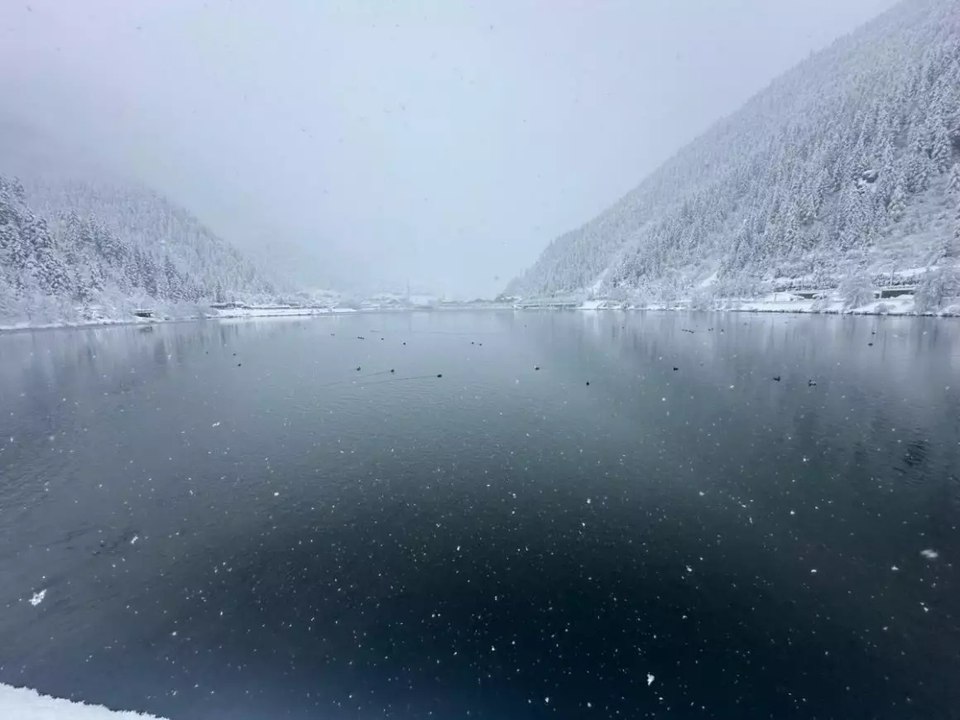 Beyaza bürünen Uzungöl ve Ayder’den enfes manzaralar