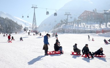 Palandöken sezona hızlı girdi: Kayakseverlerle doldu