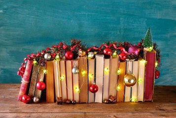 Noël 2024 : 5 idées de cadeaux à moins de 40 euros à offrir une accro à la lecture
