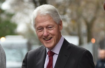 'Provavelmente eu não conseguiria', brinca Bill Clinton sobre acesso ao camarim de Taylor Swift