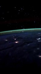 Astronauta avista "pirilampos cósmicos" a partir da Estação Espacial