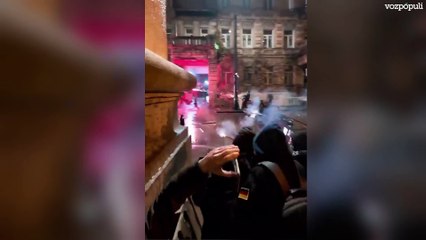 Un georgiano se enfrenta a la policía con una máquina de tirar cohetes