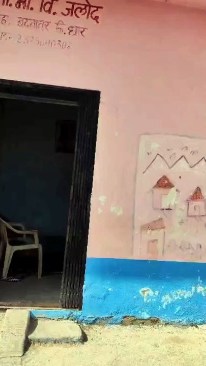 नशे में स्कूल पहुंचे मास्टर साहब का  वीडियो हुआ वायरल