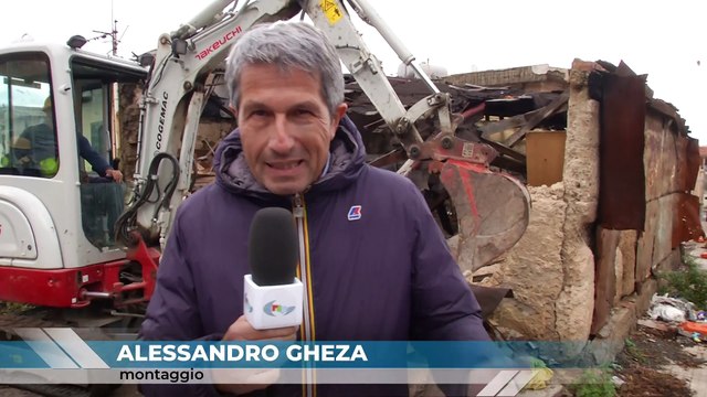 Via Taormina, ecco le ruspe. Abbattute le prime baracche