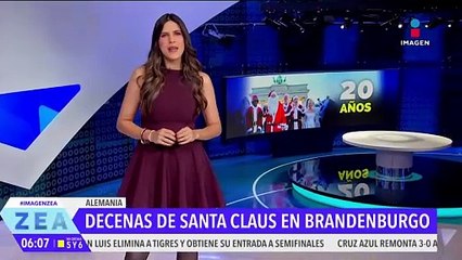 Decenas de Santa Claus se reunieron en la Puerta de Brandeburg