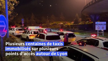 Transport des malades: plusieurs centaines de chauffeurs de taxi manifestent autour de Lyon