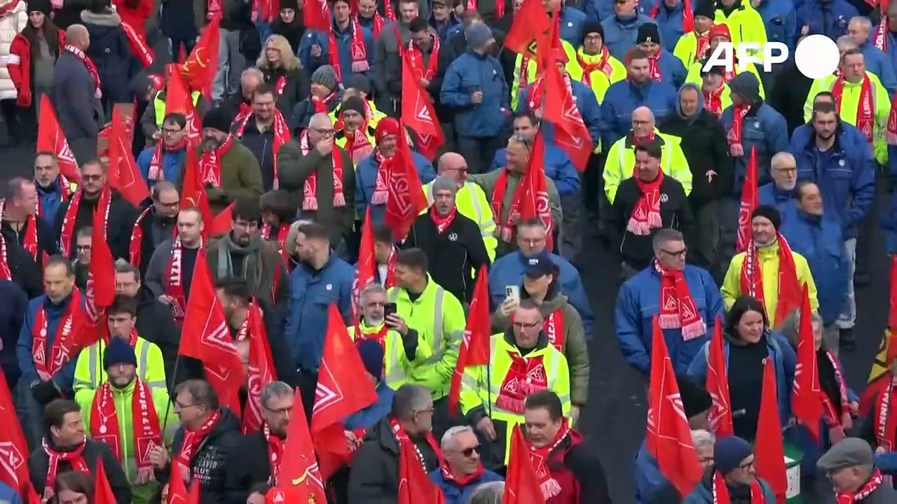 Tausende Beschäftigte im Warnstreik bei Volkswagen