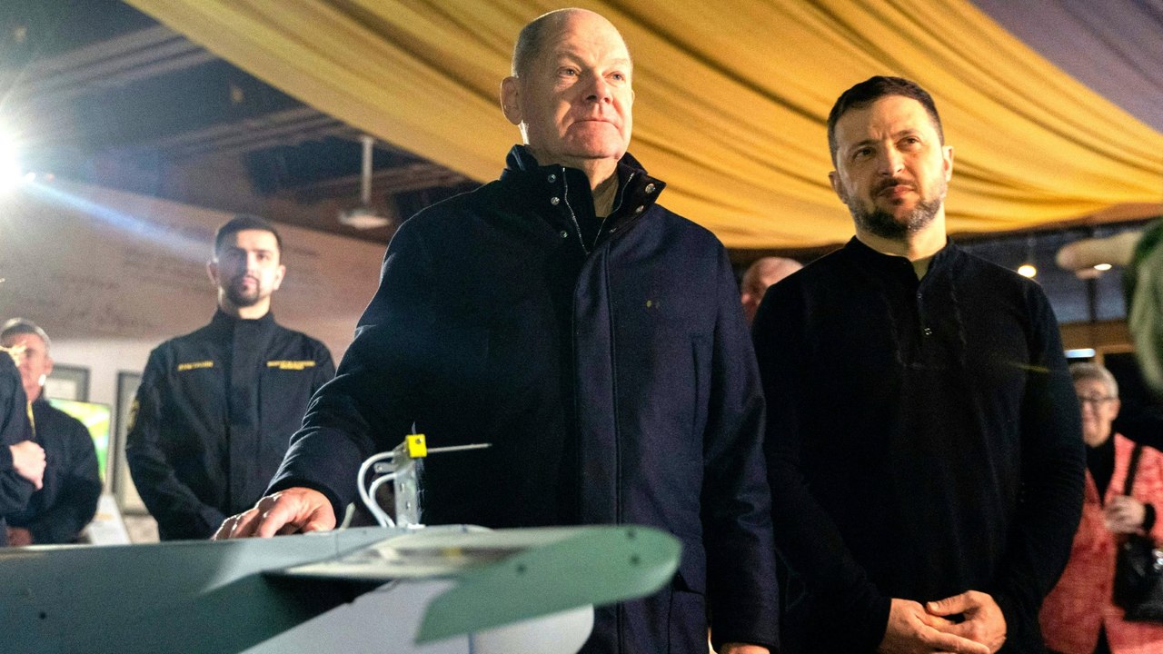 Scholz und Selenskyj besuchen Drohnenschau in Kiew