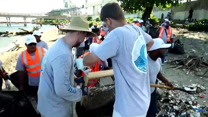 I Cleaned The World_s Dirtiest Beach _TeamSeas
