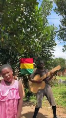 Niños africanos interpretan a ALCOHOLIKA LA CHRISTO & LUZMILA CARPIO