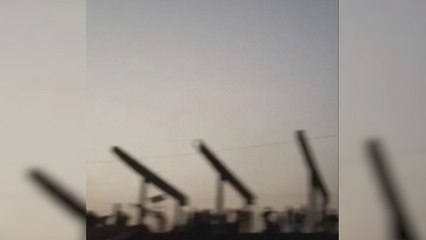 El momento en el que la gente huye de una avalancha en Guinea que ha provocado 50 muertos