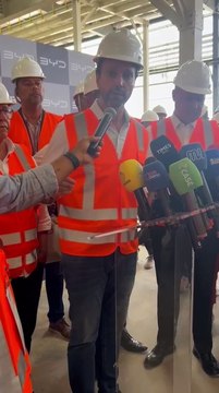 Vice-presidente da BYD fala sobre denúncias de condições degradantes na construção da fábrica; assista