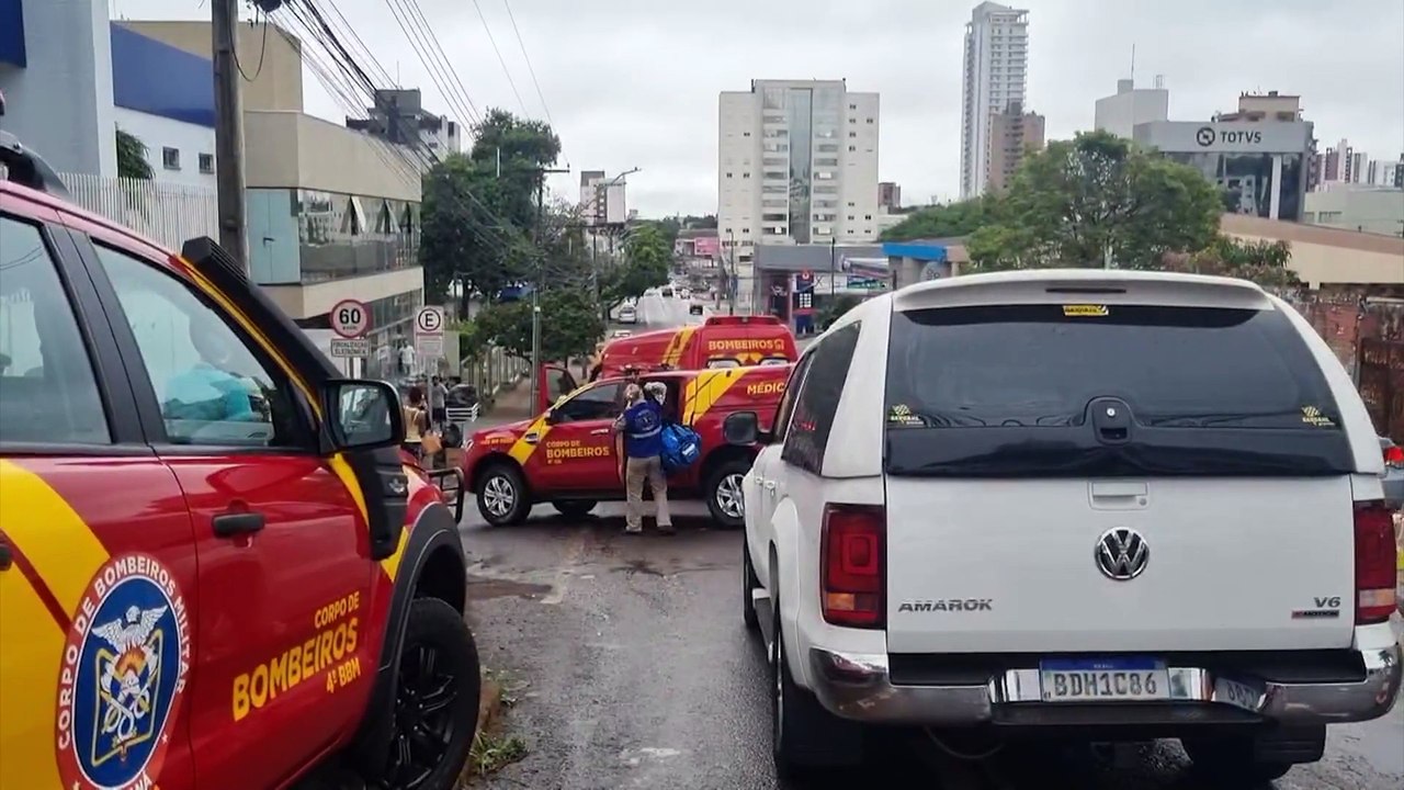 Idosa tem lesão grave na cabeça após ser atropelada na Rua São Paulo