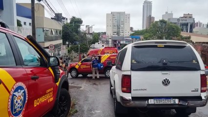 Idosa tem lesão grave na cabeça após ser atropelada na Rua São Paulo