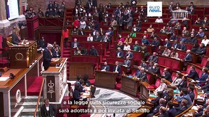 Francia, Barnier non ha i numeri per far approvare il bilancio: tenta di farlo passare senza il voto