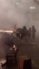 Manifestantes improvisan una ametralladora de fuegos artificiales en Georgia