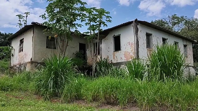 O TEMIDO E PERIGOSO CASARÃO ABANDONADO, COM CAPELA E PORÃO