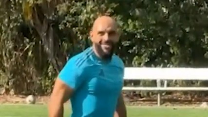 La coppia che non ti aspetti: Pogba in campo con... il bodyguard di Messi!