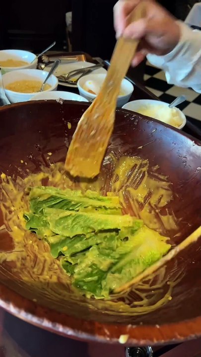 DJ MAMI visita Tijuana y degusta la ensalada Caesar