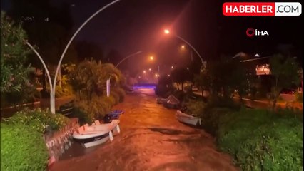 Marmaris'te Sağanak Yağış Yol ve Evlerde Su Baskınına Neden Oldu