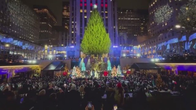 Rockefeller Center's Christmas tree dazzles: a spectacular lighting ceremony in New York City
