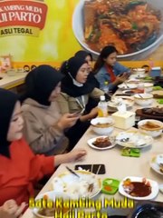Woow Lahap Kepala Kambing Utuh