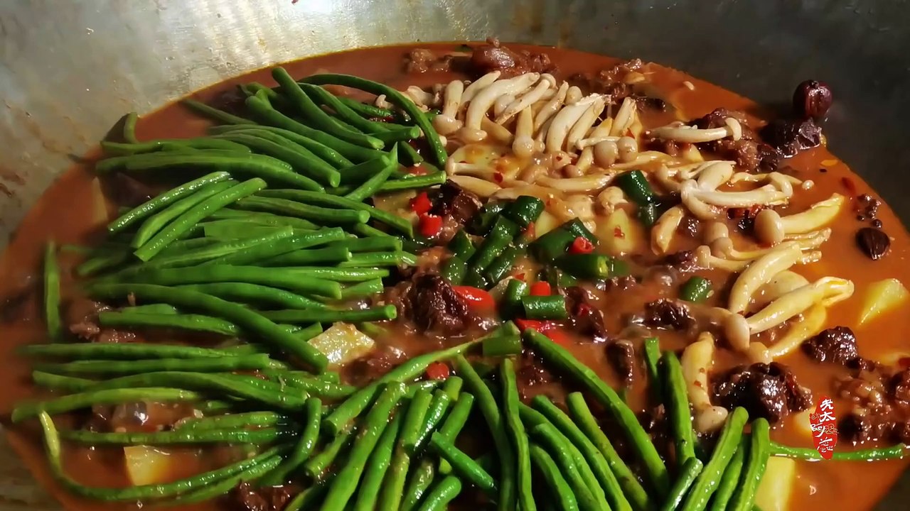 Beef Stew in Cauldron Muslim Chinese Food   BEST Chinese halal food recipes太爱这柴火灶好吃的可以一锅炖