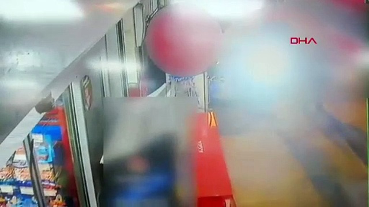 İstanbul- Esenyurt'ta polise ateş açıp, yanındaki çocuğu ve kendini de vuran şüphelinin olay öncesi görüntüleri ortaya çıktı