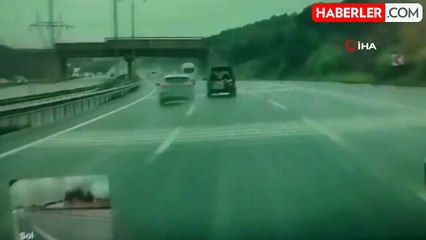 Yağışlı Havada Kontrolden Çıkan Sürücü Kazadan Kaçarak Gitti